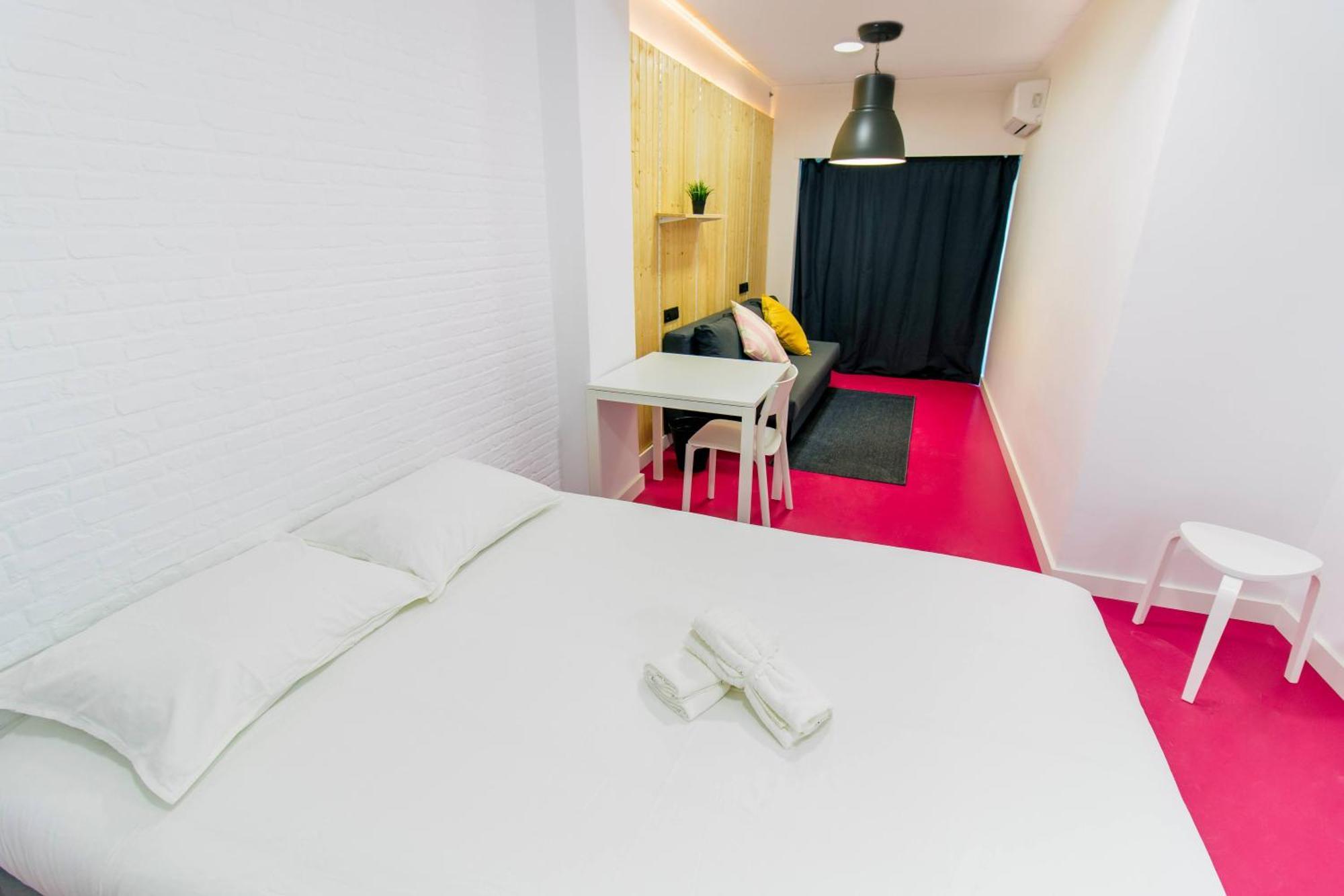 Koala Hostel Mercado Аликанте Экстерьер фото