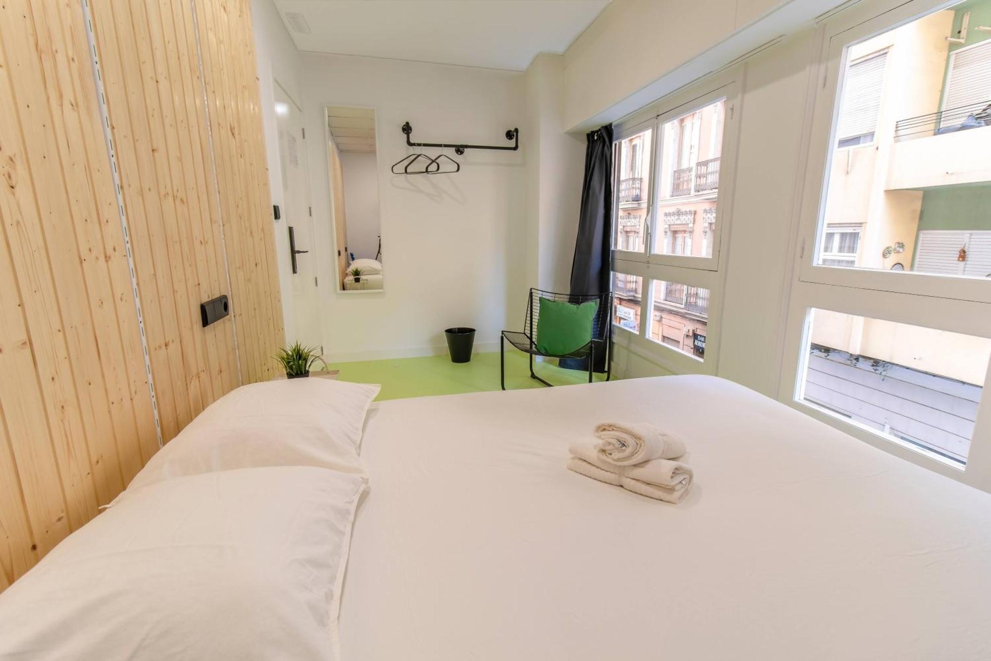 Koala Hostel Mercado Аликанте Экстерьер фото