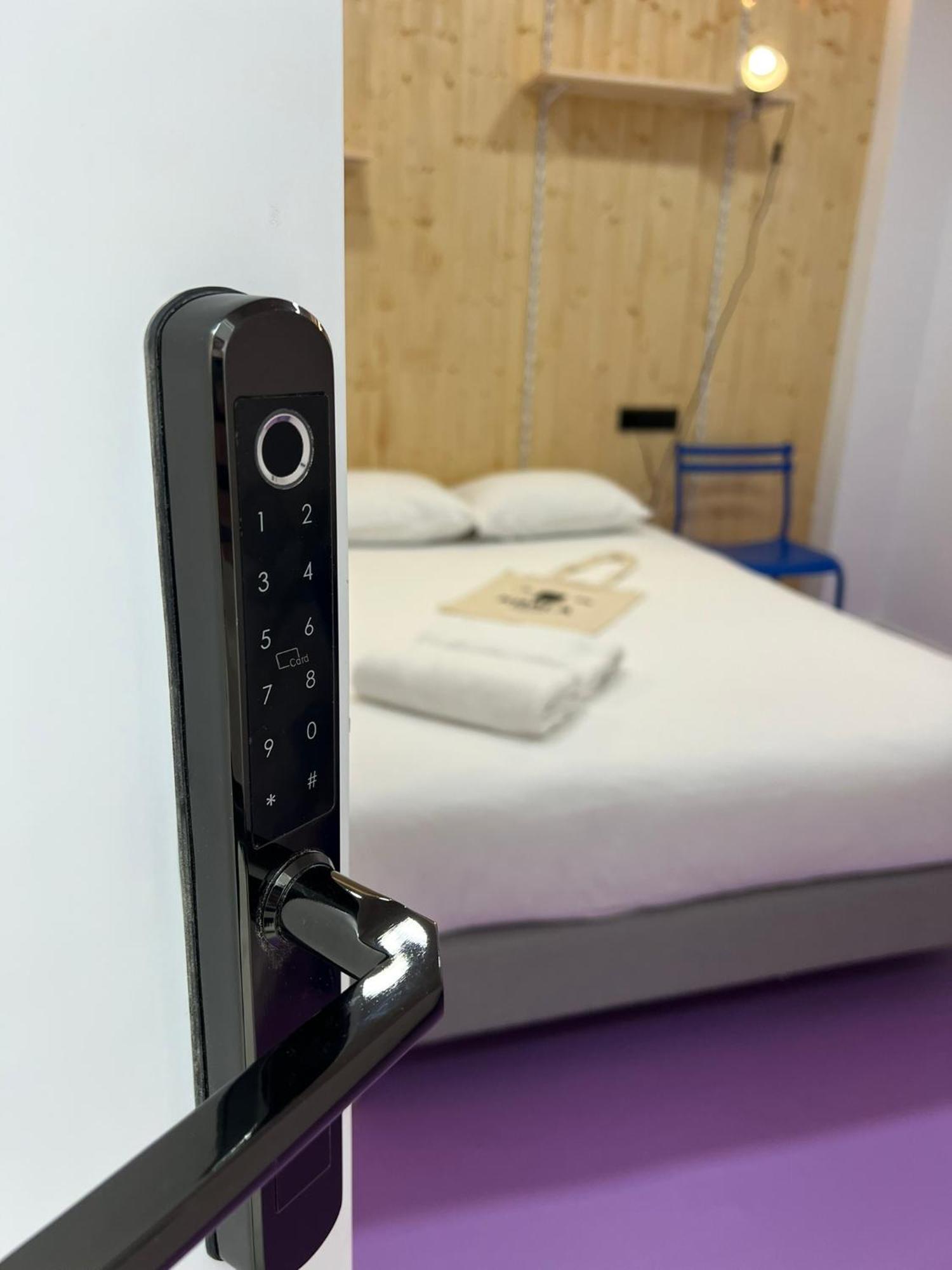 Koala Hostel Mercado Аликанте Экстерьер фото